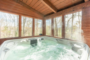 Dudley II by AvantStay Comfortable Cabin w Hot Tub Views